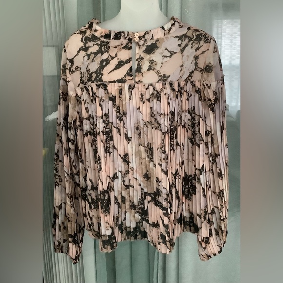 PINK AND BLACK MARBLE PRINTED PLEATED BLOUSE - Picture 2 of 7